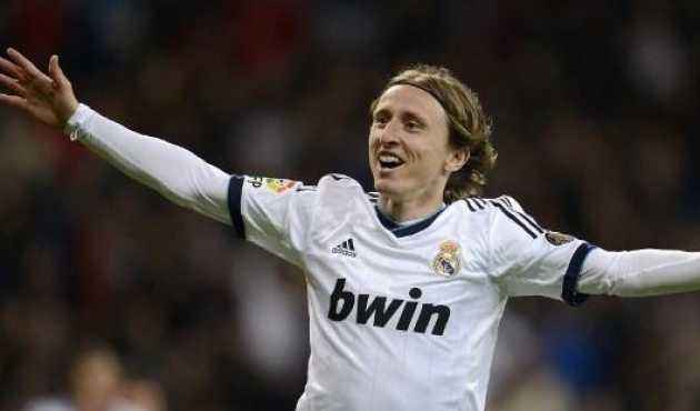 每体：一男子因假扮足球经纪人性侵61名未成年人被捕（每体：冒充足球经纪人的男子涉嫌性侵61名未成年人已被捕）