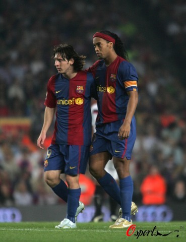 热议成都平神户：虽有遗憾但值得尊重，给中超挣脸没得黑（成都战平神户引热议：有憾但可敬，为中超长脸）