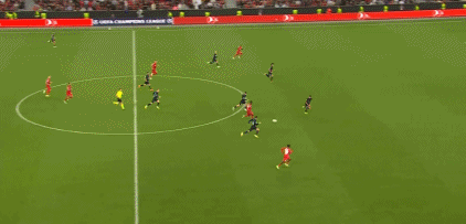 青训球员获得首发机会，表现不俗（青训小将首发登场，发挥亮眼）