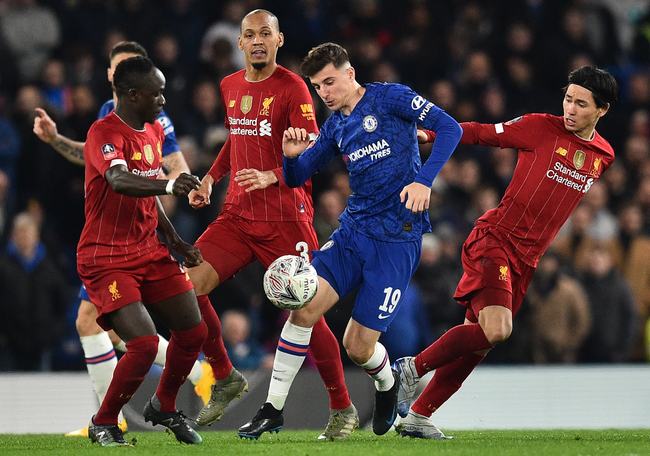 欧文连续突破得分，全队士气高涨（欧文连番强突砍分，球队士气飙升）