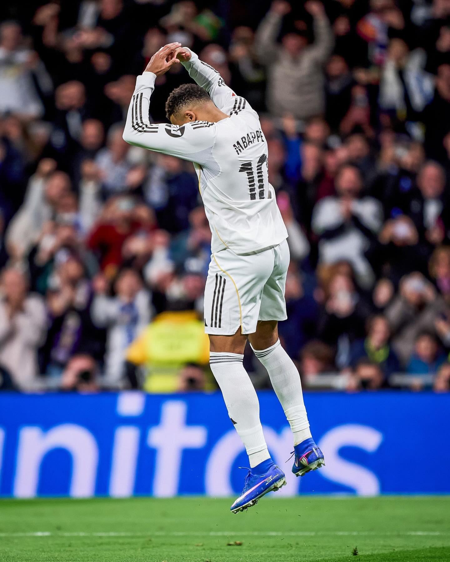 罗马诺：十多家俱乐部对梅努感兴趣；阿莫林不想看到阵容短缺（罗马诺：十余家俱乐部有意梅努；阿莫林不愿出现阵容短缺）