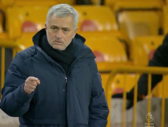 😎这人谁啊（摘掉墨镜）🥺号召力这么强！（这位是谁？摘下墨镜一看，号召力爆棚！）