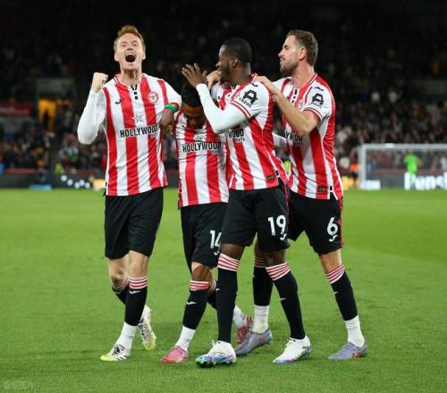 西甲豪门爆冷输球，全队状态遭媒体质疑（西甲豪强意外败北，媒体质疑全队状态）