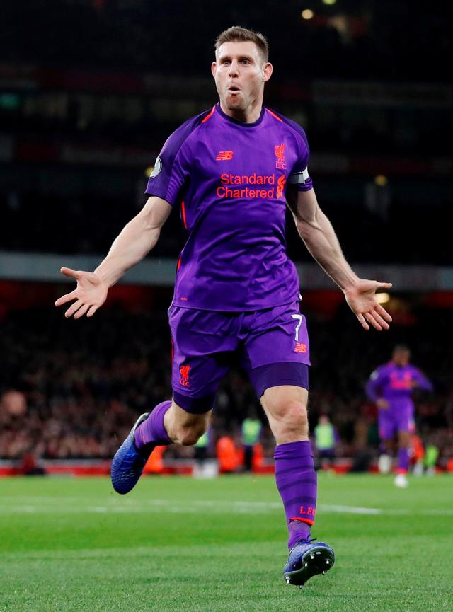 半场：奥格斯堡2-0勒沃库森，吉安努利斯传射，安东-卡德破门（半场战报：奥格斯堡2-0领先勒沃库森，吉安努利斯传射建功，安东-卡德破门）