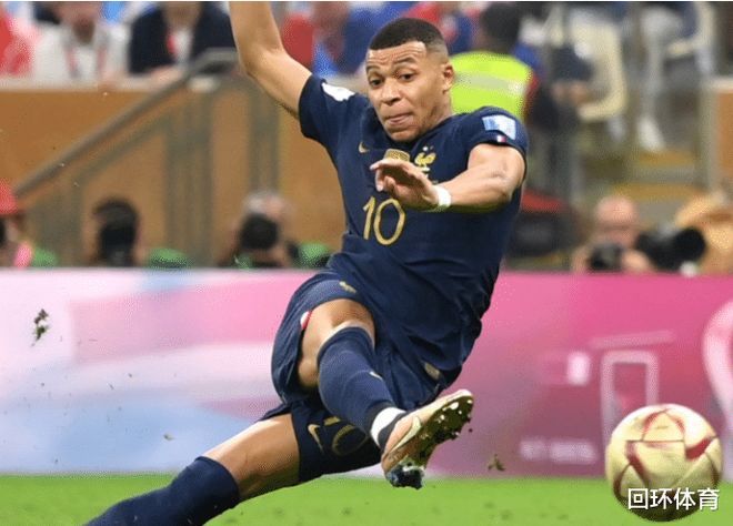 斯帕莱蒂：迪格雷戈里奥是一门；库普踢中卫就是为了参与进攻（斯帕莱蒂：迪格雷戈里奥是头号门将；让库普踢中卫是为加强进攻）